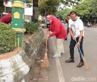 Kata Bupati Yuni soal Mbah Sadiyo, Pemulung Penambal Jalan 