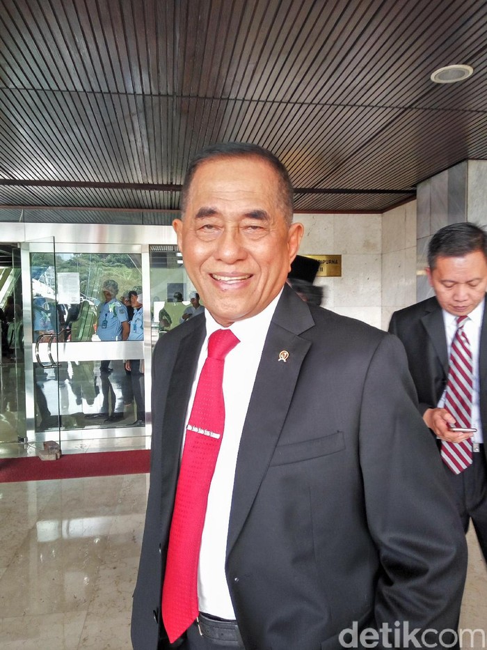 Menhan Tawarkan Senjata dan Panser Buatan RI ke Raja Salman