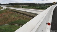 Di paket ini, pengerasan beton untuk jalan utama sudah sepanjang 6,3 kilometer, ditambah dengan akses-akses lainnya sekitar 3 kilometer.