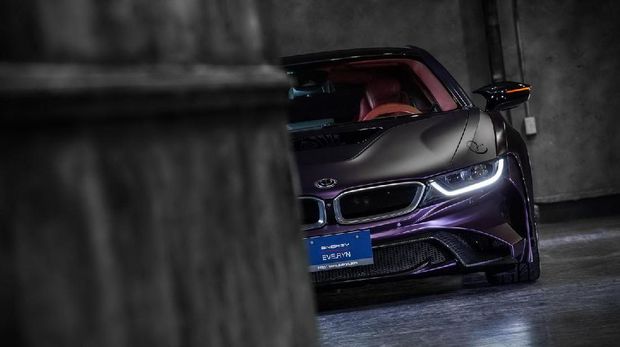 BMW i8 Ala FIlm 'The Dark Knight'