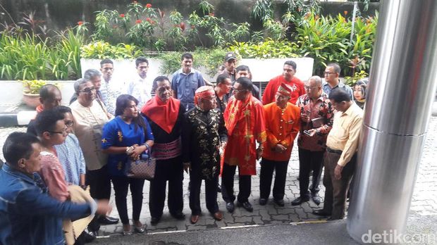 6 Raja Maluku melaporkan sebuah akun facebook karena dinilai menghina adat Maluku.