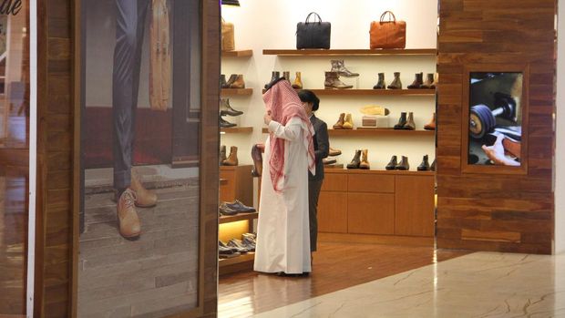 Sebelum Liburan ke Bali, Delegasi Raja Salman Belanja di Lotte