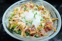 Rock Papr Scsr: Enaknya Donburi dengan Striploin Steak Beraroma Truffle dan Tuna Poke