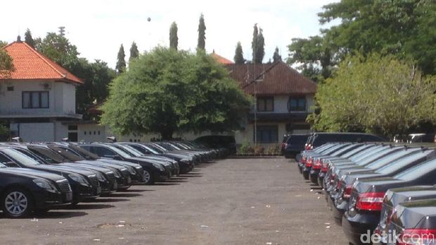 Deretan Mercy Mewah yang Akan Antar Rombongan Raja Salman di Bali