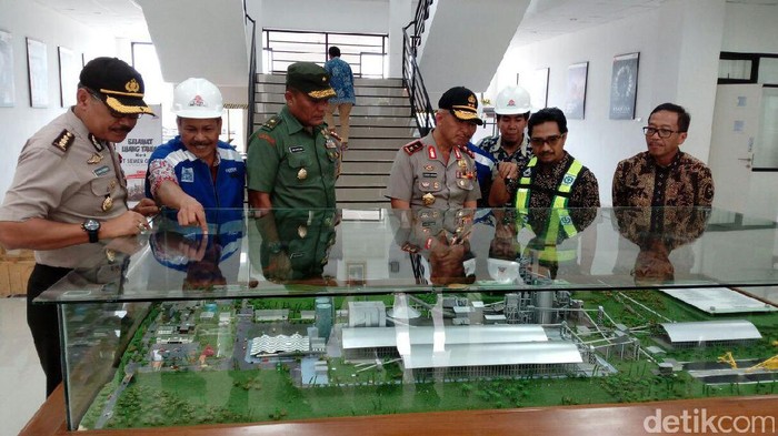 Kapolda Jateng dan Kasdam Tinjau Pabrik Semen di Rembang
