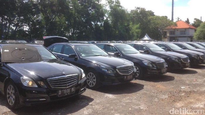 Deretan Mercy Mewah yang akan Antar Rombongan Raja Salman di Bali