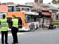 Bus tabrak kafe di Melbourne 