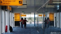Karpet biru dan ruangan ber AC yang nyaman menjadi prioritas untuk meningkatkan pelayanan bagi Angkasa Pura II.