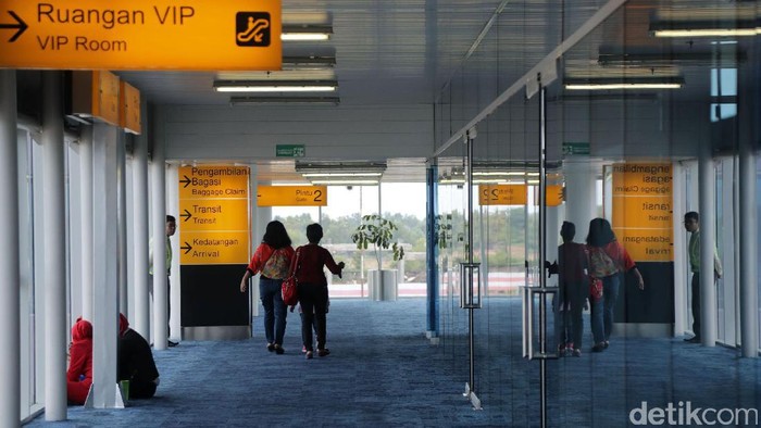 Bandara Baru Depati Amir ini sudah mulai beroperasi sejak awal tahun Januari 2017. Saat ini Bandara Baru Depati Amir dapat menampung kapasitas 1,5 juta penumpang per tahun dari yang sebelumnya hanya bisa menampung sekitar 350 ribu penumpang.