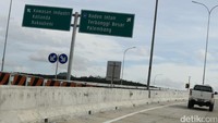 Rambu lalu lintas sudah terpasang di sejumlah lokasi.