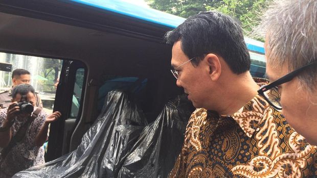 Mini bus ini siap melayani penyandang disabilitas ke ke halte TransJ yang ramah difabel terdekat.