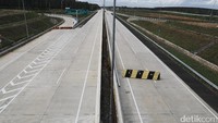 Kondisi jalan Tol Trans Sumatera yang sudah siap dan selesai dipakai dari Lematang hingga ke arah Kota Baru.