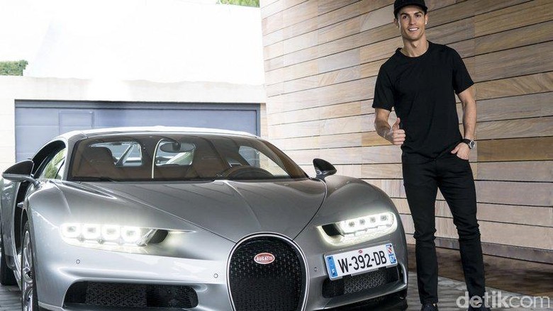 Koleksi Mobil Messi dan Ronaldo yang Sama sama Tak Lolos 