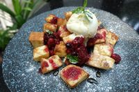 Rock Papr Scsr: Enaknya Donburi dengan Striploin Steak Beraroma Truffle dan Tuna Poke