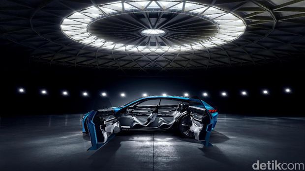 Tidak ada pilar di tengah mobil, jadi pintu akan terbuka lebar