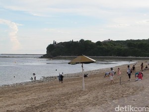 Raja Salman Lebih Banyak Nikmati Pantai di Kawasan St Regis
