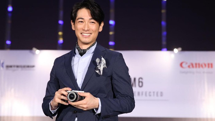 Aktor dan penyanyi Jepang, Dean Fujioka
