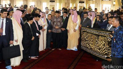 Ini Kiswah Istimewa dari Raja Salman