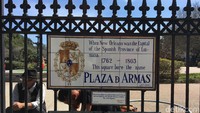Di depan gerbang Plaza D Armas di tulis bahwa bangunan ini sudah berdiri sejak New orleans menjadi ibukota dari Provinsi Spanyol, Lui (Angga/detikTravel)