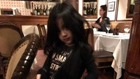 Anak perempuan berusia 5 tahun itu tampak luwes kala berpose di depan kamera. Dok. Instagram/ramadhaniabakrie