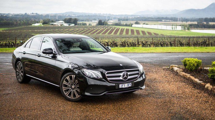 Wiper Rusak, Mercy Tarik E-Class di Australia