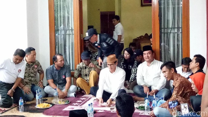 Didukung Relawan Agus di Pondok Kopi, Sandiaga: 1 atau 3 Sama Saja