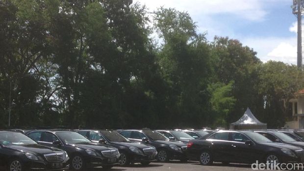 Deretan Mercy Mewah yang Akan Antar Rombongan Raja Salman di Bali