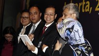 Bank BJB menutup tahun 2016 dengan membukukan laba bersih yang tumbuh 14,4 persen year-on-year, dengan penyumbang laba bersih berasal dari pendapatan bunga bersih yang tumbuh sebesar 23,4 persen year-on-year serta berhasil menurunkan rasio kredit bermasalah (NPL) menjadi sebesar 1,69 persen dari 2,91 persen pada tahun 2015. (Foto: dok BJB)