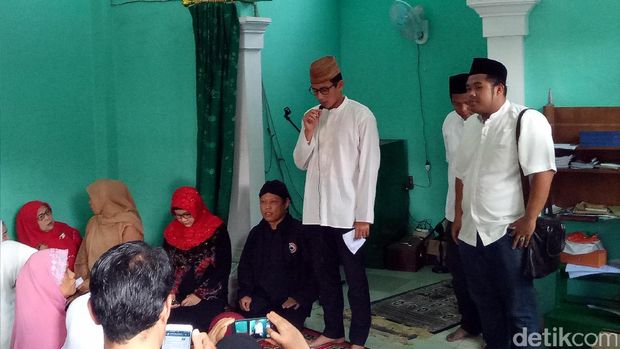 Sandiaga Hadiri Maulid Nabi dan Salat Jumat di Kramat Jati / 