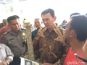 Bertemu Ahok, Reja Hadiahi Miniatur Monas dari Kertas