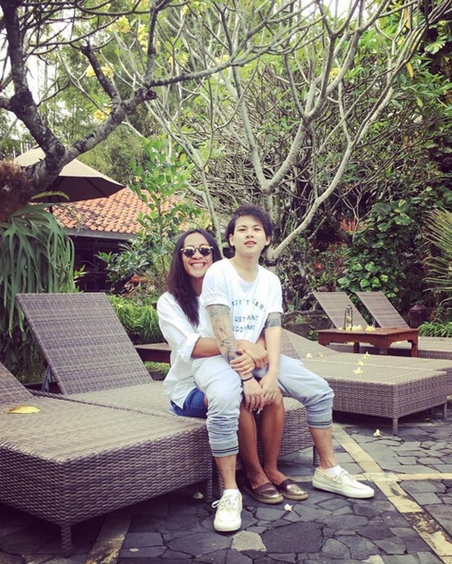 Am ing dan Evelin selalu menunjukkan kemesraan mereka di media sosial. Mulai dari memamerkan candaan hingga kata-kata mesra. Namun pasangan yang menikah pada Juni 2016 lalu itu mengabarkan cerai, padahal baru sembilan bulan menikah.Foto: Dok. Instagram/psychodiva2016