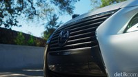 Teknologi otonom itu dipasangkan pada mobil hybrid Lexus LS 600hl. Foto: Toyota
