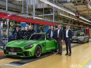 Bos Mercedes-AMG Kini Pimpin Aston Martin