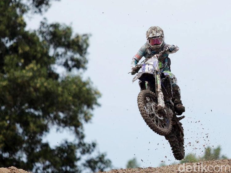 Aksi-aksi Crosser Wanita di MXGP