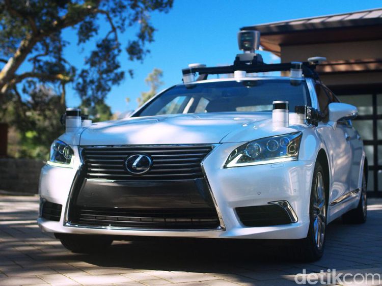 Mobil Tanpa Sopir Pertama Toyota
