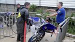 Selimut Lumpur Motor Pebalap MXGP Dibersihkan