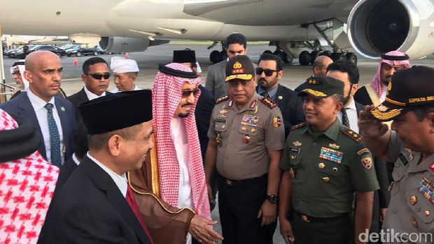 Rombongan Raja Salman tiba di Bandara Ngurah Rai