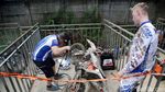 Selimut Lumpur Motor Pebalap MXGP Dibersihkan