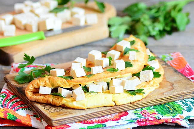 Cuma Ada Tahu dan Telur di Rumah? Bikin Saja Omelet Tahu dengan 3 Langkah Ini