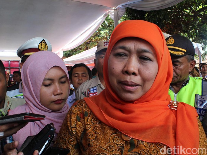 Bawakan Mainan, Mensos Khofifah Jenguk Balita Kinara