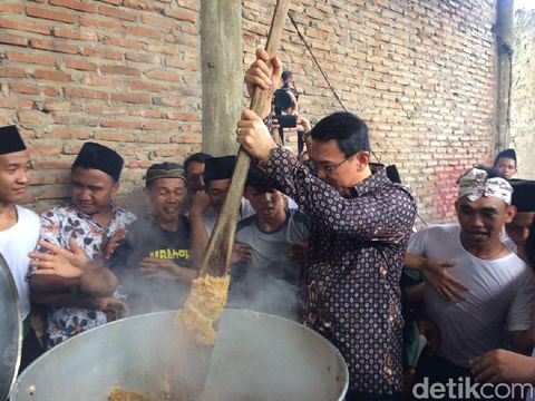  Gubernur DKI Jakarta Basuki Tjahaja Purnama di kawasan Makam Mbah Priok, Sabtu (4/3/2017)