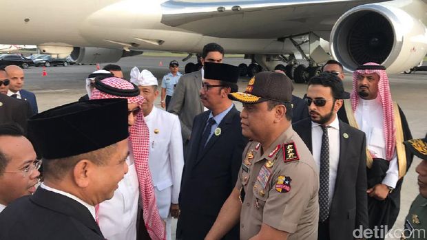 Menpar Arief Yahya, Pangdam Udayana dan sejumlah petinggi Polri menyambut kedatangan Raja Salman di Denpasar