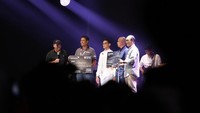 Afgan saat tampil di BNI Java Jazz 2017, BNI Stage, JIExpo, Kemayoran, Jakarta Utara, Sabtu (4/3/2017). Foto: Hanif Hawari