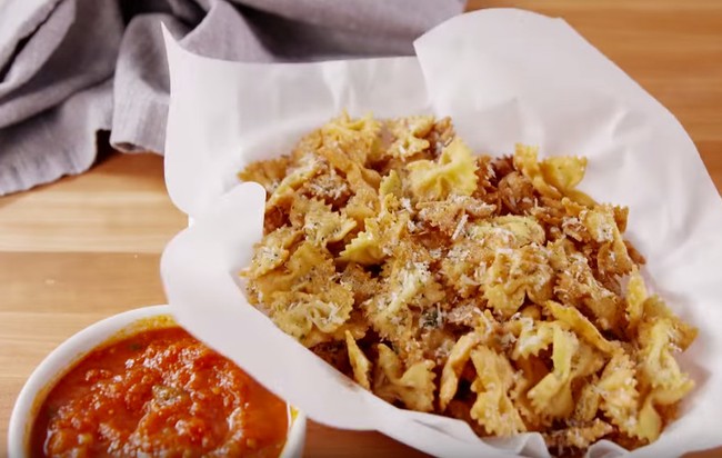Yuk, Bikin Keripik Pasta yang Gurih Renyah untuk Camilan