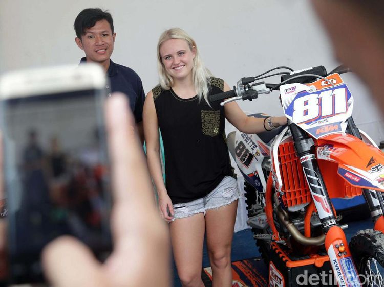 Pebalap Wanita WMX GP Jadi Idola