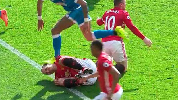Injak Kepala Ibra, Mings Dihukum Lima Laga