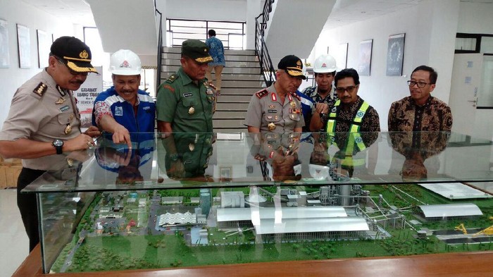 Kapolda Jateng dan Kasdam IV Tinjau Pabrik Semen di Rembang