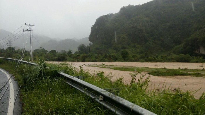 Hampir 36 Jam, Listrik 9 Kecamatan di Sumbar Masih Padam