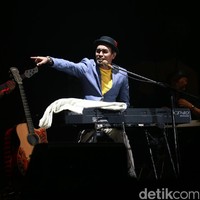 Glenn Fredly dikabarkan mengembuskan napas terakhirnya karena meningitis. Ia meninggalkan seorang istri, penyanyi Mutia Ayu, dan seorang putri, Gewa Atlana Syamayim Latuihamallo, yang baru lahir pada akhir Februari 2020. Selamat jalan Glenn. Rest in love. (Foto: Asep/detikHOT)