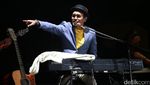 Glenn Fredly Tampil Menggoda
